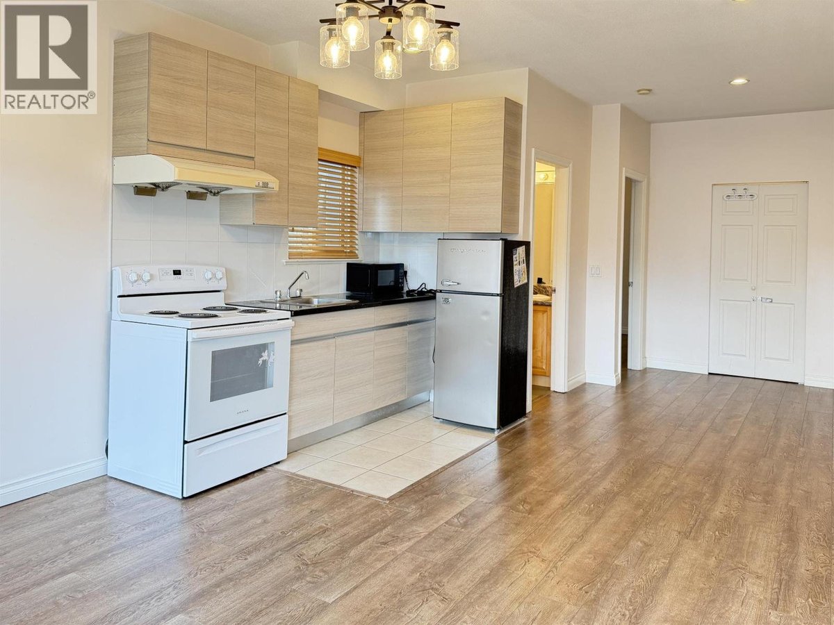 1 BR-6952 CURTIS STREET