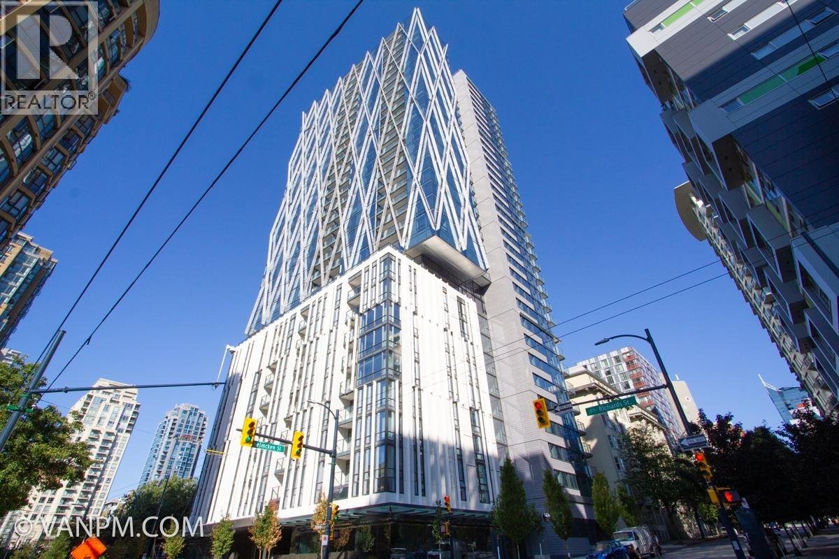 1111 RICHARDS