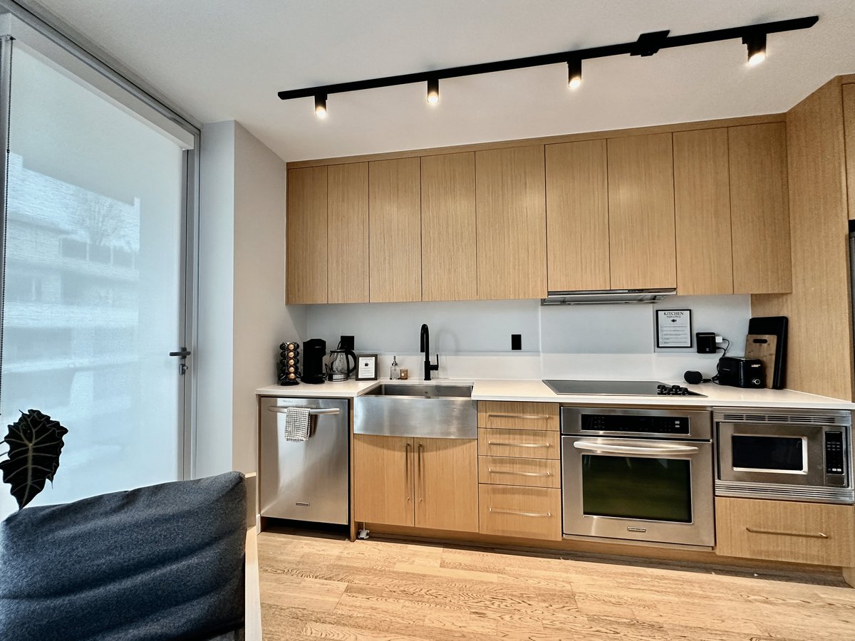 250 East 6th Avenue