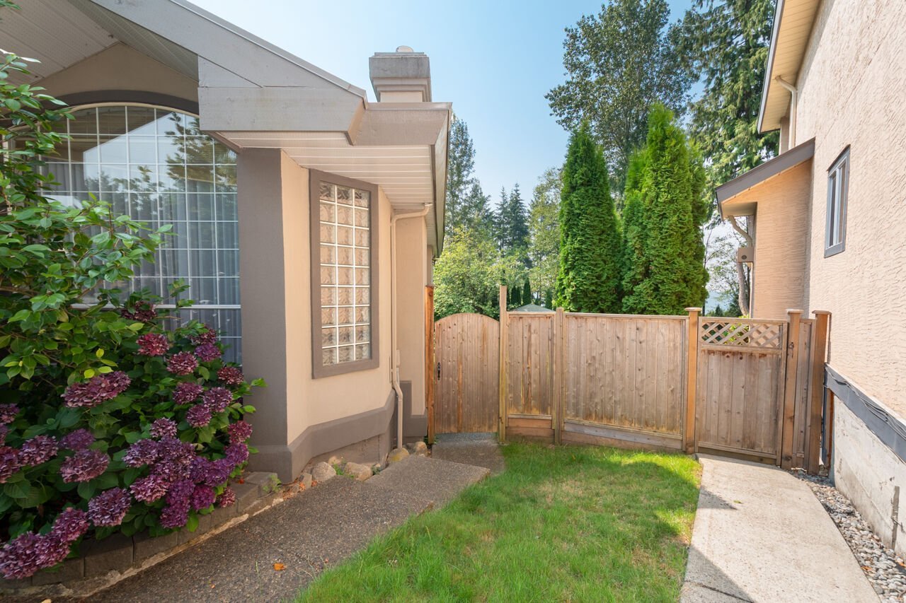 2831 Greenbrier Place