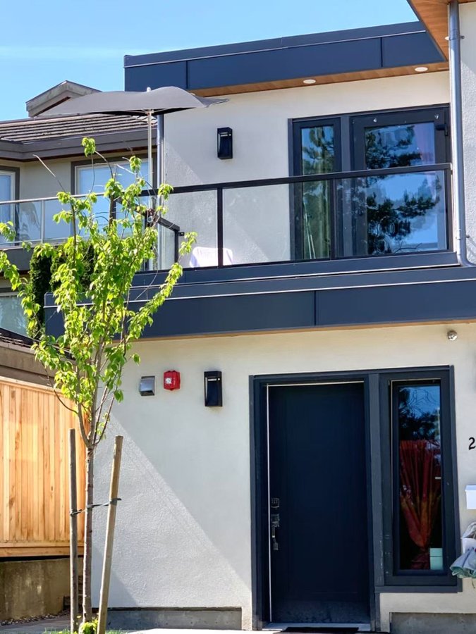 2838 Oliver Crescent