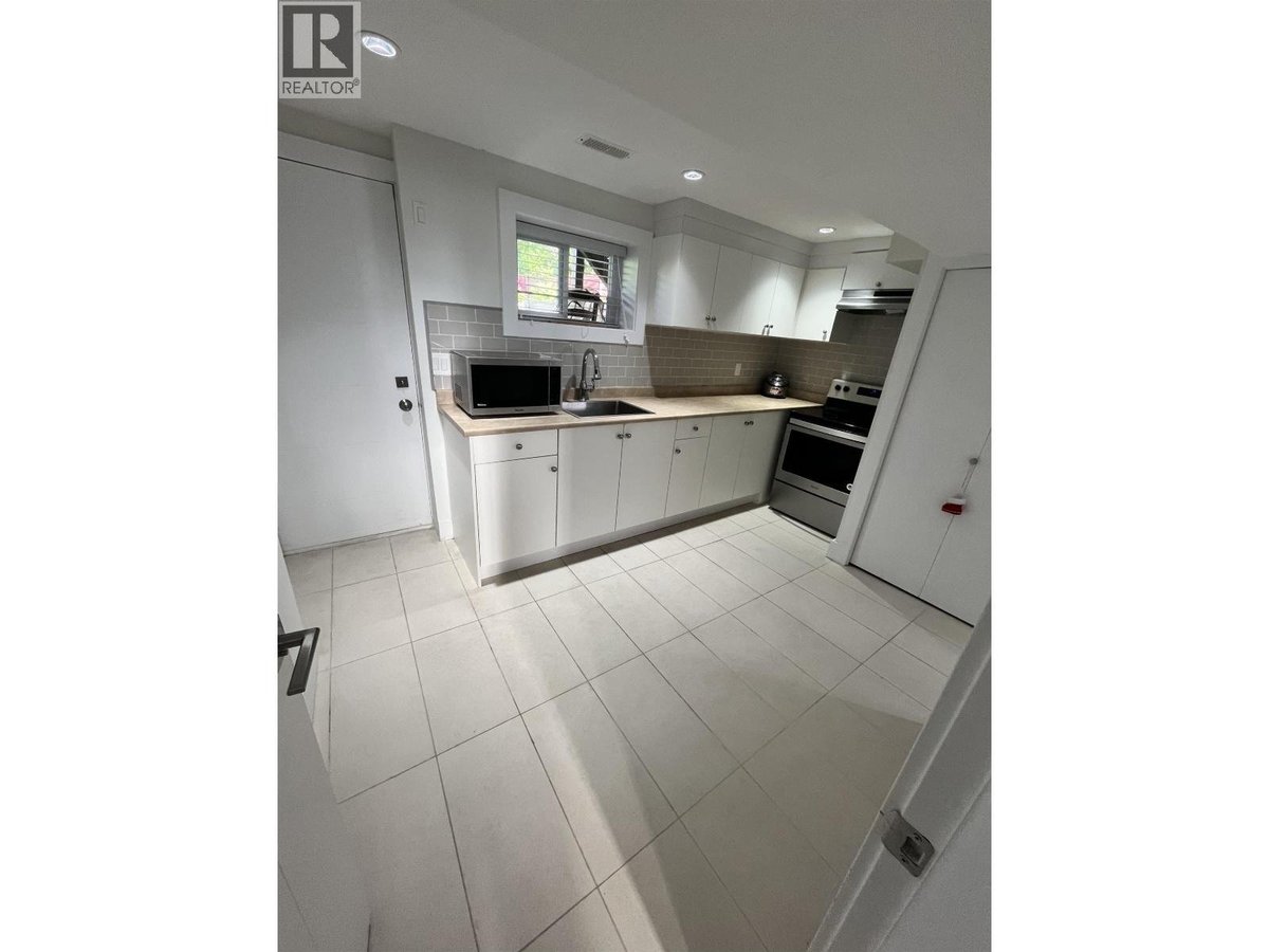348 LAURENTIAN CRESCENT