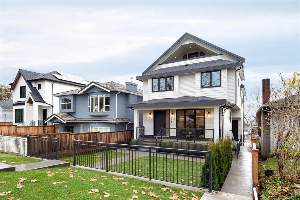 3582 East Pender