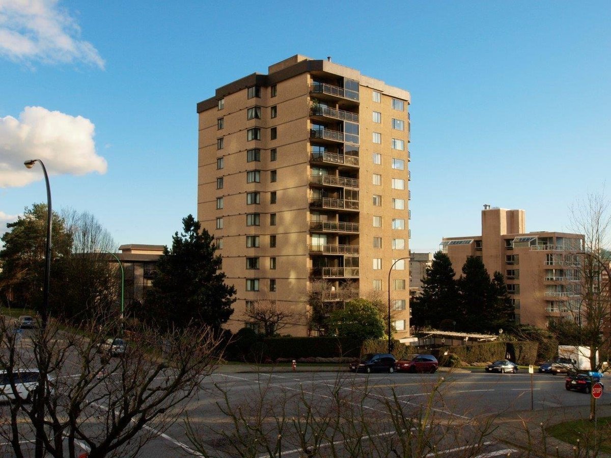444 Lonsdale Avenue