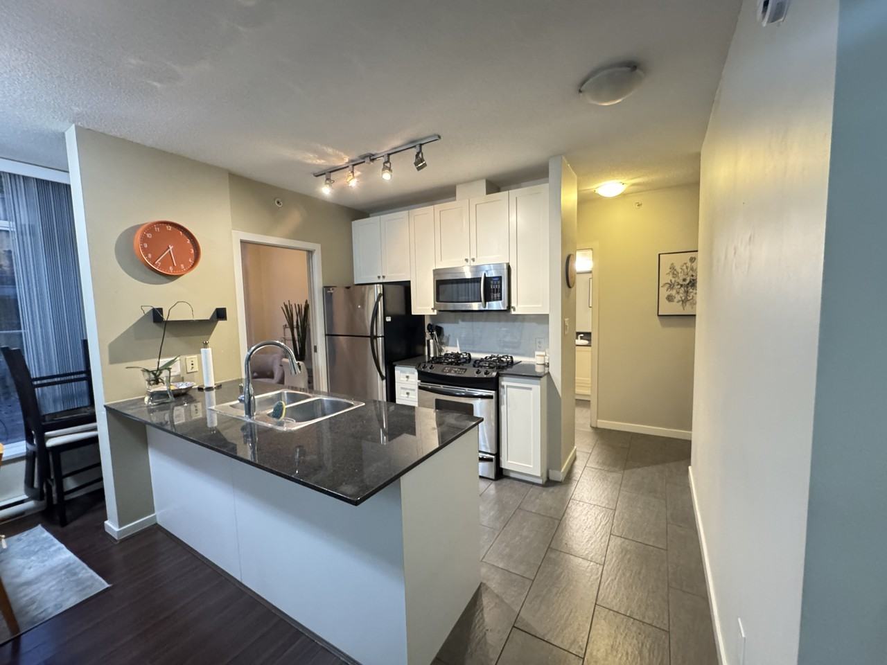 480 Robson Street