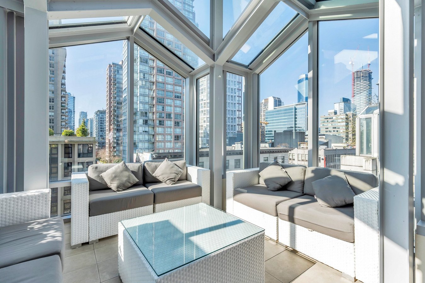 535 Smithe Street