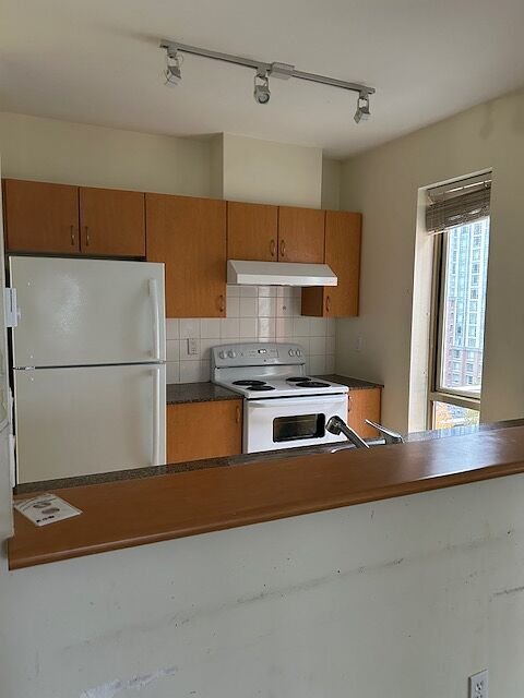 609 - 2973 Glen Dr