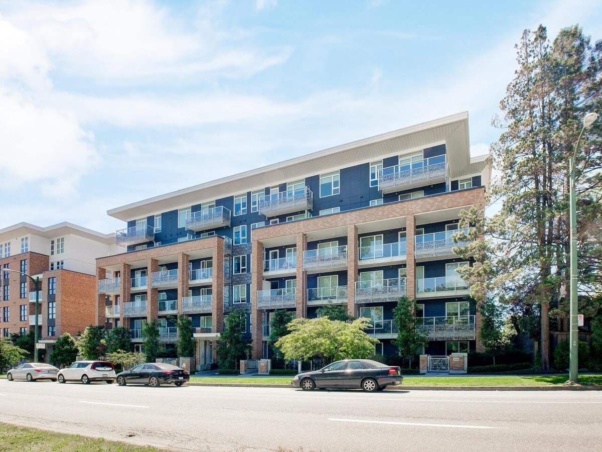 6933 Cambie Street