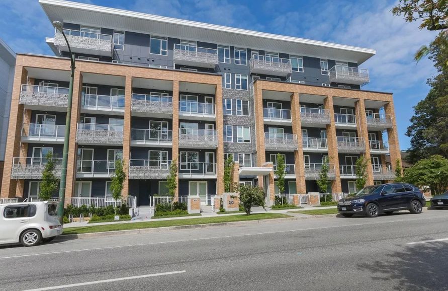 6933 Cambie Street