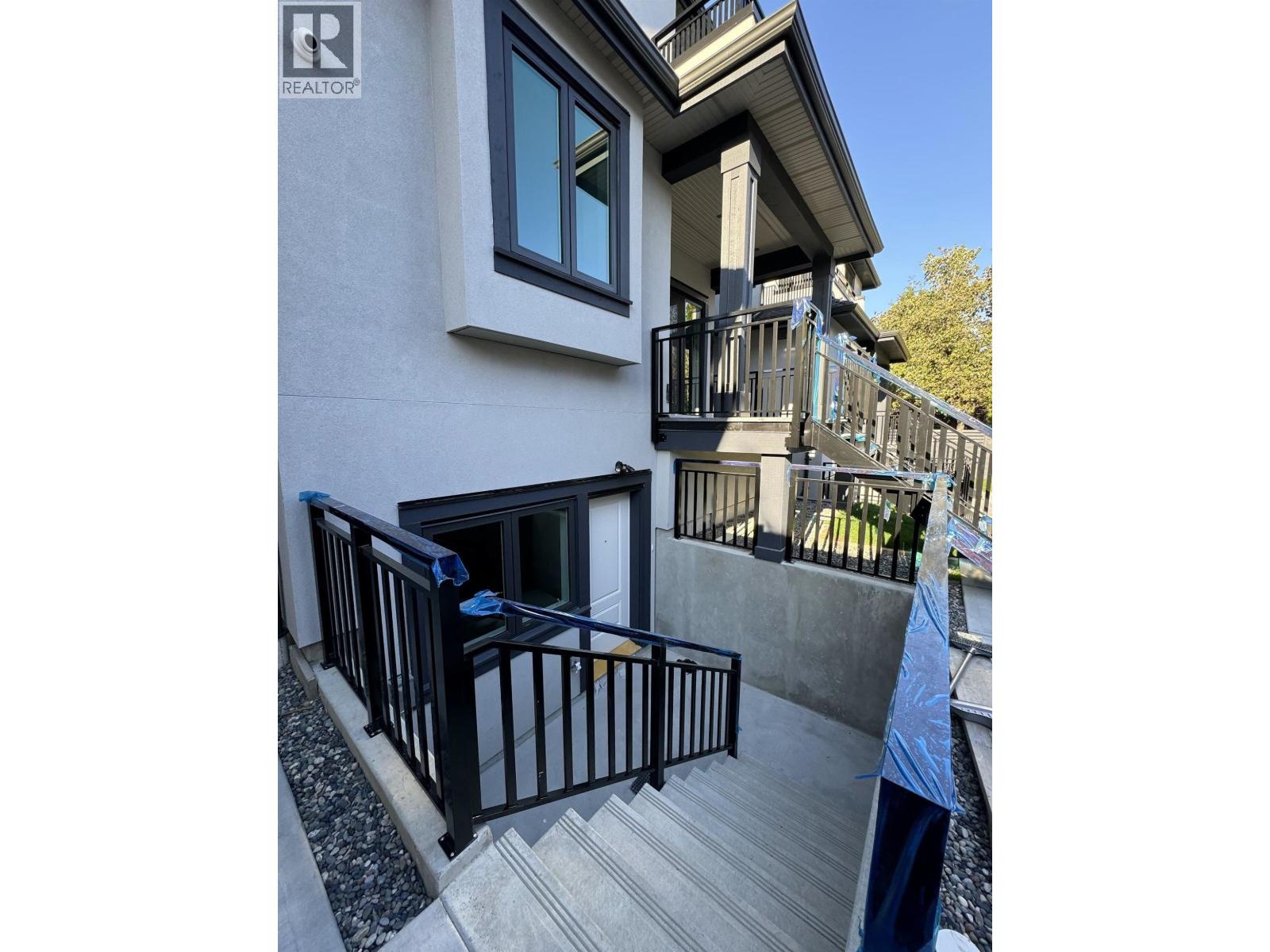 A 3814 W 17 AVENUE