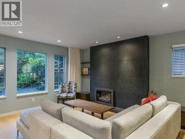 Main 4533 W 16TH AVE