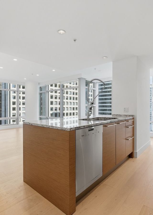 1111 Alberni Street